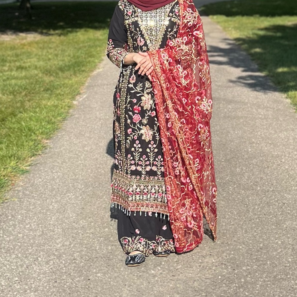 Elegant Black and Red Patterned Dress